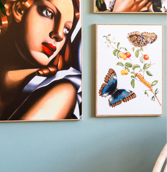 Gallery wall con stampe incorniciate